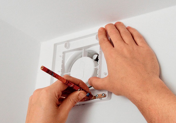  Стенен монтаж