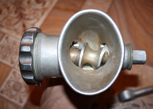  Ръчно месомелачка