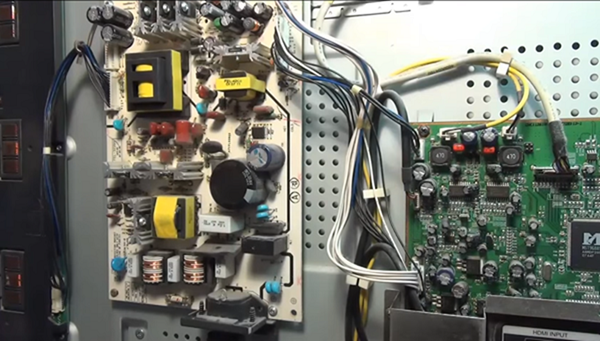  Захранване и дънна платка