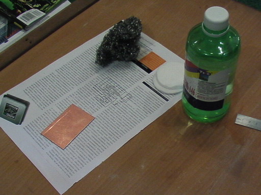  Ацетон, памучни дискове и фина шкурка