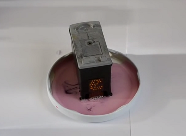  Дюзи в течност