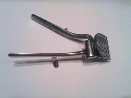  Първата машина за подстригване