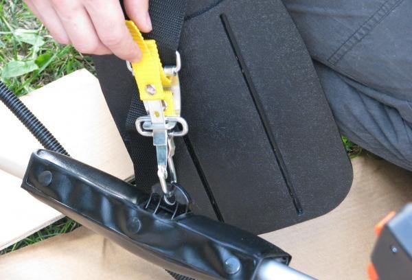  Закрепване на колана към шпулата