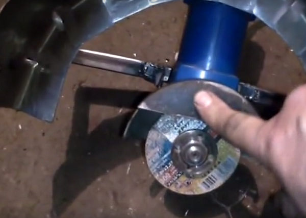  Изглед отдолу