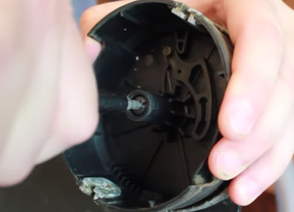  Развийте болта