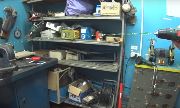  Включете отвертката при ниска скорост