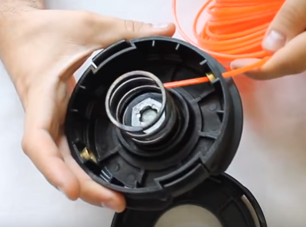  Риболовната линия в дупката