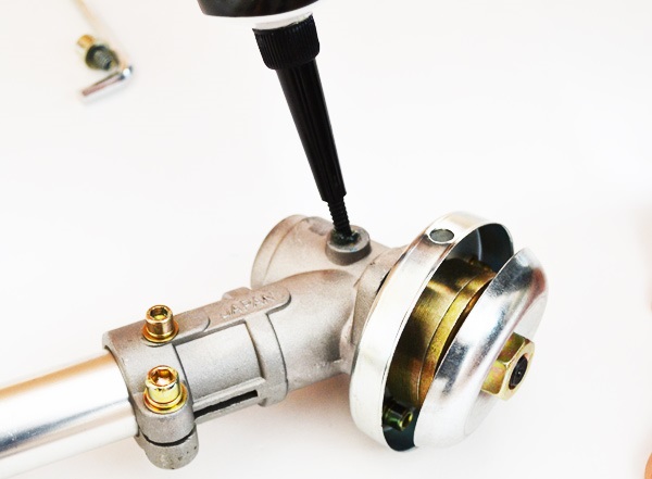  Регулиране на ъгъла на рязане