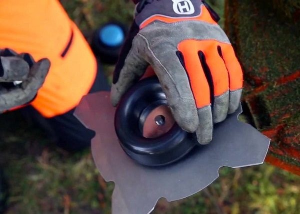  Метален нож на бензокоза