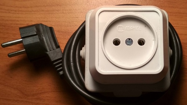  Щепсел с мрежов кабел и щепсел