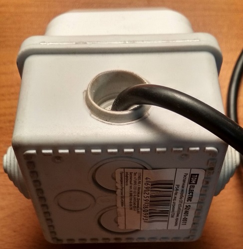  Гнездо с вграден регулатор на скоростта