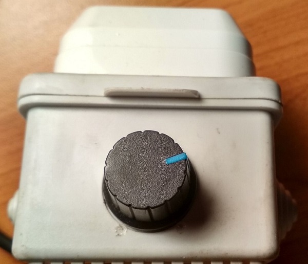  Изход с регулатор