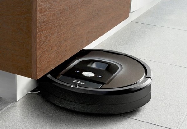  Прахосмукачка работи под мебели