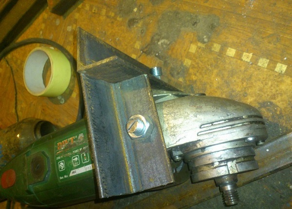  Закрепване на ъгъла към мелницата