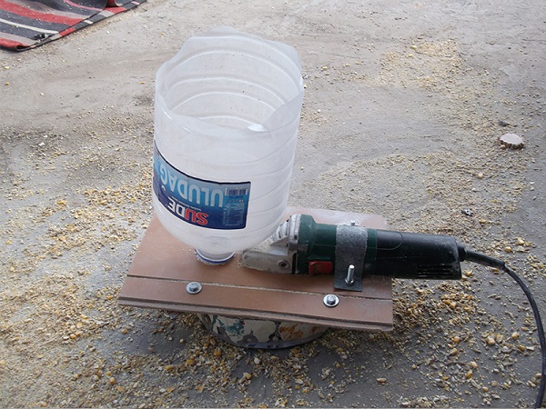  Монтирайте тигана към основата