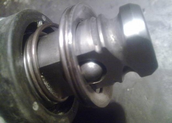  Топката под шайбата