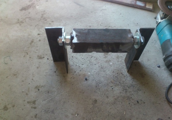  Монтирайте към въртящия се елемент