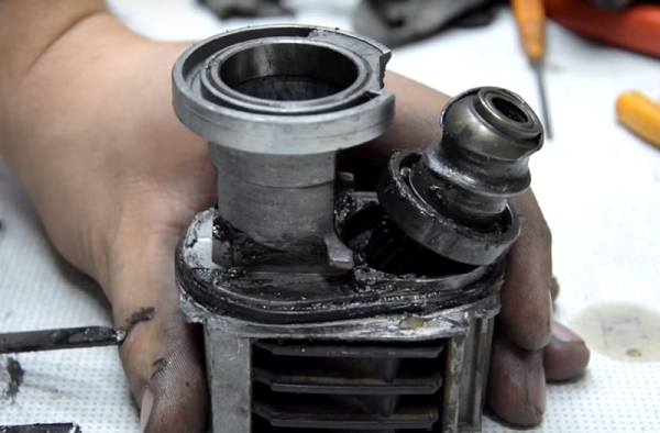  Отстраняване на лагера с отвертка