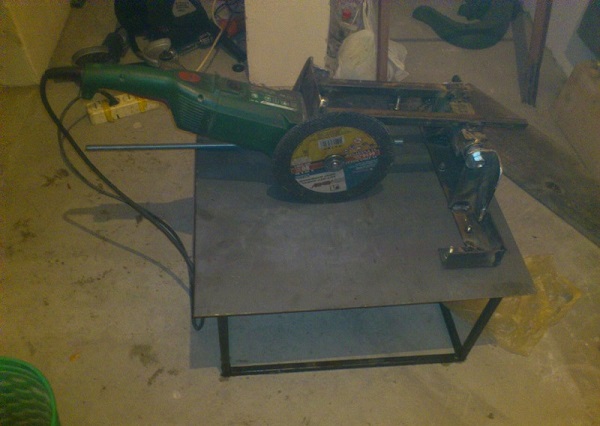  Поставката е прикрепена към масата