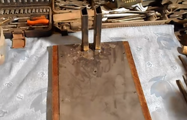  Два парчета профилна тръба