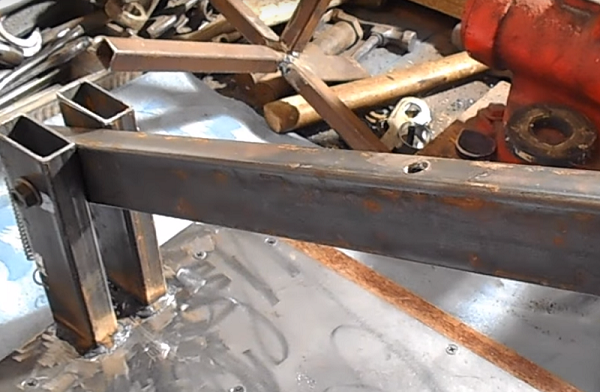  Чрез дупка на пръта