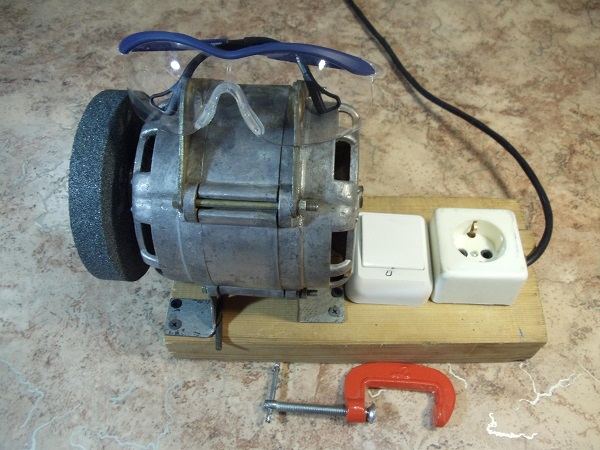 Емири от двигателя Бебе