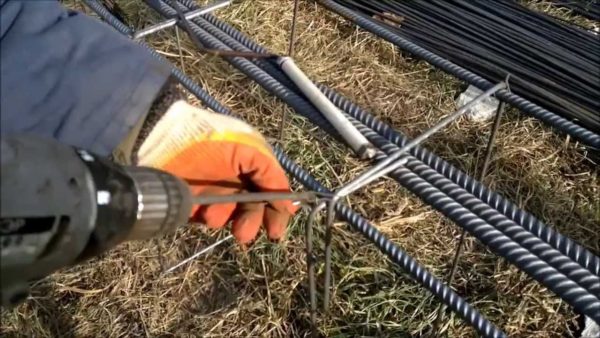  закрепване на ребрата чрез отвертка