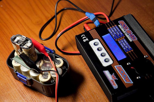  Зареждане на универсално зарядно устройство