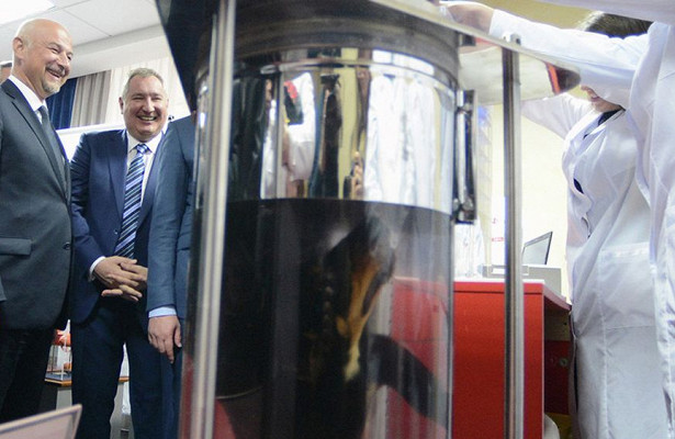  Течна система за хранене