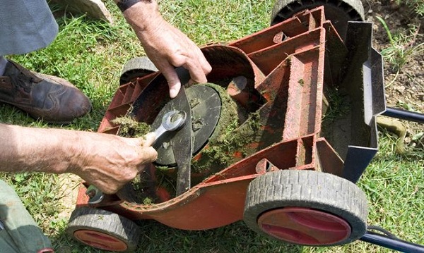  Изваждане на ножа