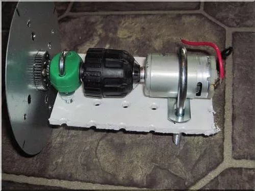  Монтиране на двигател и патрон