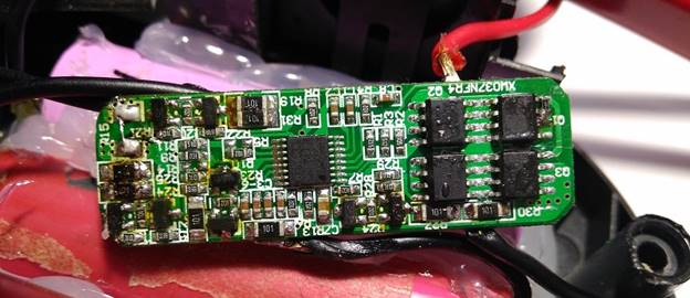  Свързване на батерията