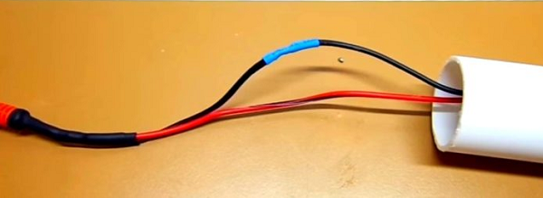  Свързване на проводниците към двигателя