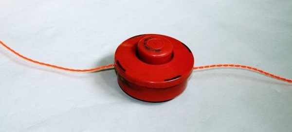  Две макара с мустаци