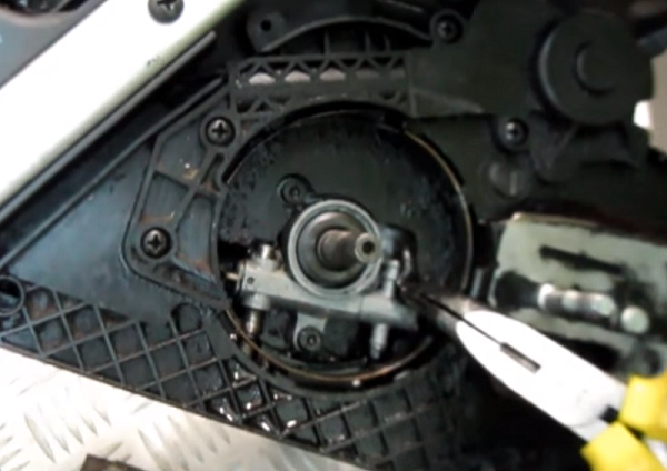  Повреда на масления маркуч