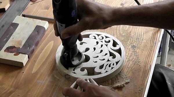  Дърворезба