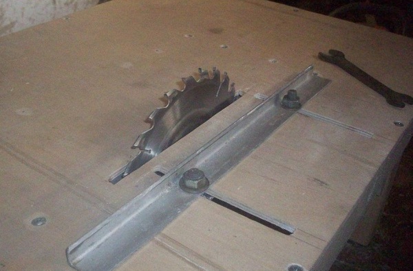  Изглед на устройството