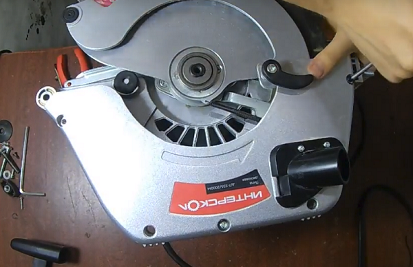  Завинтване на винтове