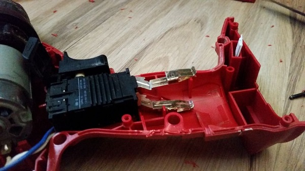  Демонтирана отвертка