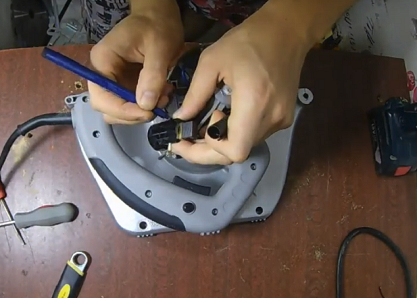  Електрически четки