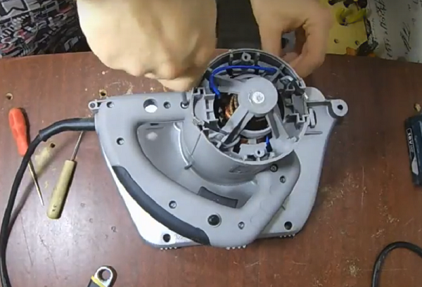  Завинтване на винтове