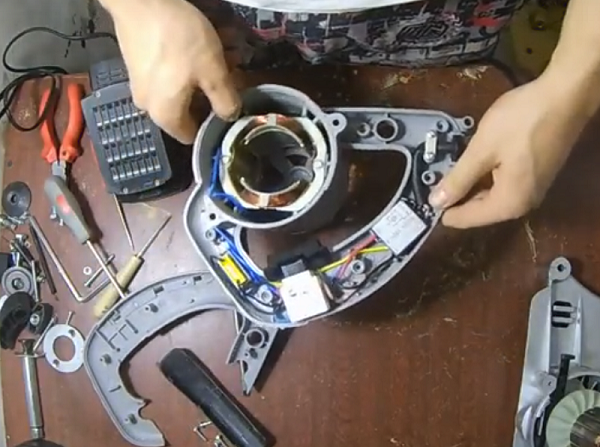  Дръжка на устройството