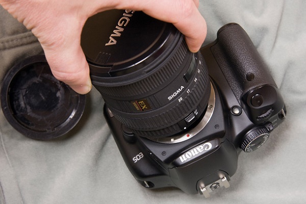 Закрепване на обектива