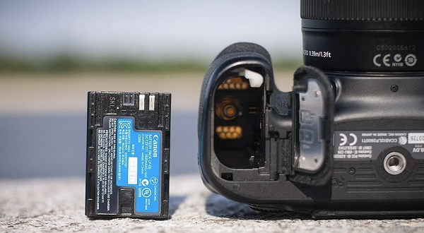  Инсталиране на батерията