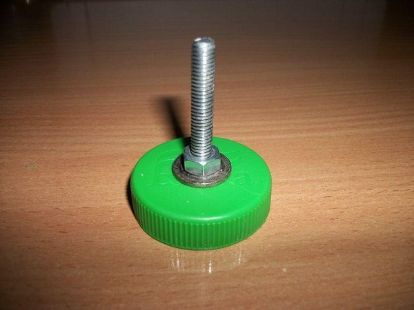  Пробийте капака