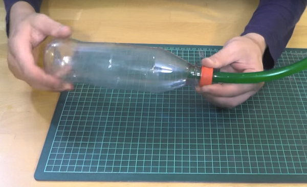  Завийте бутилката