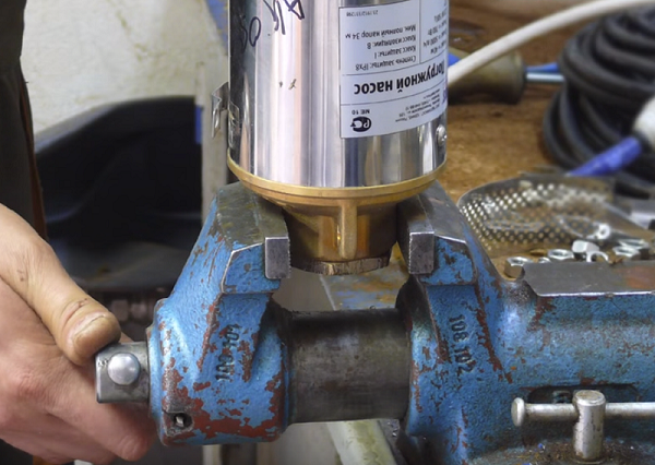  Помпа в порок