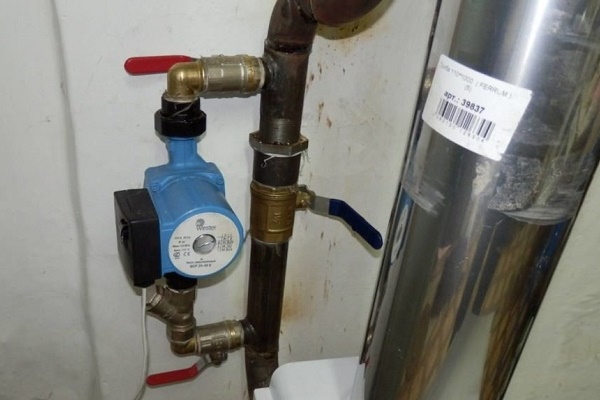  Възел за монтаж на циркулационната помпа