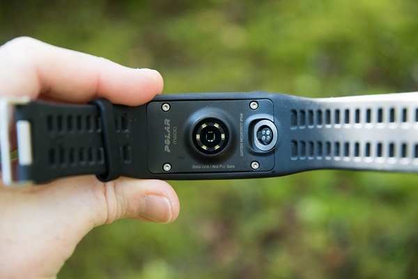  Монтиране на задния панел