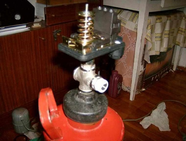 Кръст и пресостат